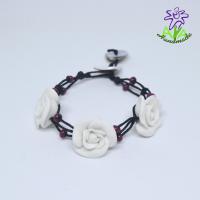 ราคา สร้อยข้อมือ กำไลข้อมือ ดอกกุหลาบ ดอกไม้ แบบดอกเล็ก งานดินปั้น เครื่องประดับ FREESIZE (2404938055)