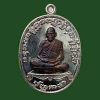 ราคา หลวงพ่อพัฒน์ วัดห้วยด้วน รุ่นเจริญพร2 เนื้ออาปาก้าหน้านวโลหะ เต็มองค์ เลข18356 กล่องเดิม 353 (9719013445)