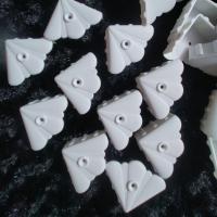 ราคา พลาสติกมุมตู้ สีขาว จำนวน12ชิ้น (15720380125)