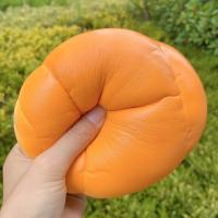 ราคา April 16CM สกุชชี่ขนมปัง ขนมปังสร้างสรรค์ ของเล่นบีบอัด สกุชชี่ Squishy Bread ขนมปัง (19706080695)