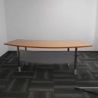 ราคา โต๊ะทำงานทรงโค้ง Modernform หน้าไม้ขาเหล็ก มีฉากบังสายตาใต้โต๊ะ (19539144127)