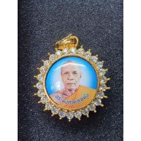 ราคา เข็มกลัดล็อคเก็ต หลวงพ่อสดวัดปากน้ำ ปี 2540 ล้อมเพชร cz รับประกันของแท้ (19798944462)