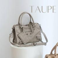 ราคา KEEP กระเป๋าสะพาย รุ่น Ghaso size L เป็นขนาดใหม่ใหญ่ขึ้นกว่าเดิม จุเพิ่มขึ้น และอะไหล่สีดำรมควันแบบใหม่ให้ความสวยเท่ขึ้นกว่าเดิม (16385788470)