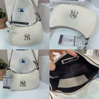 ราคา กระเป๋าny ทรง hobo ใส่โทรศัพท์ได้ทุกรุ่น ขนาด 8 5 นิ้ว งานแท้Outlet (19206325006)
