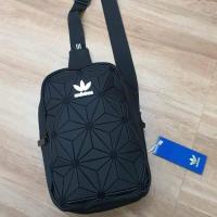 ราคา กระเป๋าสะพาย ADIDAS 3D กระเป๋าสะพายไหล่คาดเฉียง ด้านหน้าติดโลโก้แบรนด์อะไหล่ตามสีกระเป๋า (1077122439)