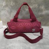 ราคา กระเป๋าถือ สะพาย ADIDAS 3D Duffle crossbody handbag แบรนด์แท้ ทรงหมอน สไตล์สปอร์ต (1049078955)