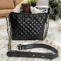 ราคา กระเป๋าสะพาย GUESS Woman Factory Crossbody Bag กระเป๋าสะพายรุ่นใหม่ดีไซน์สวยหรูคลาสสิค วัสดุหนังเเกะสังเคราะห์เนื้อหนานิ่มลายตา (1169906125)