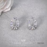 ราคา ต่างหูแป้น ประดับคริสตัลลายดอกไม้ Flower ฝังเพชรบาเก็ต Baguette Shape ทรงโค้งรูปไข่ ขนาดพอเหมาะ ตุ้มหู เครื่องประดับ ER0726 ValueJewelry (467630392)