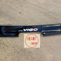 ราคา กันแมลงหน้า Toyota Vigo วีโก้ ปี 2005 2010 แบบใหญ่ รุ่นเว้าจมูก เครื่อง3000 สีดำ (20560025590)