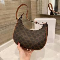 ราคา TY 015 สินค้ามาใหม่ กระเป๋าสะพาย กระเป๋าแบบลิซ่า สายหนัง สวยมาก รุ่นนี้ฮิตมาก มีให้เลือก 2 สี สีดำ สีครีม ซิปทอง สวยหรู (20536466166)