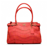 ราคา กระเป๋าถือ COACH แท้ รุ่นหรูจาก Shop หนังแท้จับจีบ สวยหรูมาก สะพายไหล่ได้ ช่องเยอะ COACH 22325 MADISON GATHERED LEATHER KARA CARRYALL Coral (1717990892)