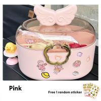 ราคา กล่องเครื่องสำอาง กล่องใส่ของเอนกประสงค์ มีหูหิ้วและตัวล็อคกระเป๋าแถมฟรีสติ๊กเกอร์ กล่องเก็บของ กล่องเก็บของชิ้นเล็กๆ กล่องเก็บของมินิ กล่องเก็บเครื่องสำอาง กล่องเก็บเครื่องประดับ กล่อง กล่องใส่เครื่อ