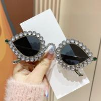 ราคา แว่นกันแดดทรงนกยูงสำหรับผู้หญิงทำจากโลหะกันหยดน้ำแว่นตาฮิปฮอปตาแมวตามสั่งแนวยุโรปและอเมริกา Y2K (21210229275)