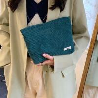 ราคา พร้อมส่ง Fluffy Bag กระเป๋าใส่เครื่องสำอางมีซิป กระเป๋าผ้าลูกฝูก ใส่เครื่องสำอาง มีซับใน (17236557322)