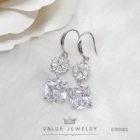 ราคา ต่างหูแบบเกี่ยว ดอกไม้ เพชรทรงเหลี่ยม มี2สี คริสตัลแท้ ขนาดกลาง ต่างหู ตุ้มหู เครื่องประดับ ER0983 ER0984 ValueJewelry (7704862880)