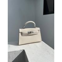 ราคา ส่งฟรี กระเป๋าหนัง PU Mini 22 cm Epsom Leather กระเป๋าสะพาย กระเป๋าสะพายข้าง กระเป๋าถือ พรีเมียม งานเนียบ สวย ใช้ได้ทุกวัน แฟชั่นสไตล์แบรนด์เนม (20526517834)