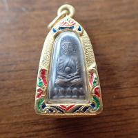 ราคา จี้ จี้พระ จี้หลวงปู่ทวดวัดช้างไห้ รุ่นเตารีดเล็ก พร้อมเลี่ยมกรอบทอง 24K (19522649941)