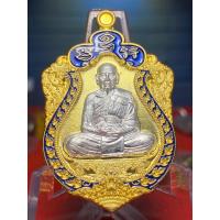 ราคา NO 775 หลวงพ่อพัฒน์ วัดห้วยด้วน รุ่นสิงห์พยัคฆ์พันล้าน เนื้อกะไหล่ทองชุบหน้าเงิน ลงยากนก NO 775 รับประกันพระแท้ สนใจสอบถามแอดมินได้เลย (17333123708)