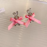 ราคา เข็มกลัดสีชมพูหัวใจดอกไม้โบว์ต่างหูแฟชั่นดีไซน์สวยงาม (20840786357)