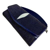 ราคา กระเป๋าสะพายผู้หญิง สไตล์ 3 พับยักษ์ หนังปลากระเบนแท้ มีหูหิ้วพร้อมสายสะพาย เลือกสีได้ ใส่ธนบัตร การ์ด เหรียญ หนังแท้100 (19338800777)