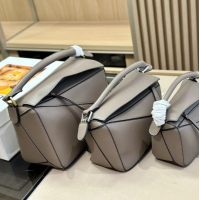 ราคา Loewe กล่องของขวัญกระเป๋าทรงเรขาคณิตแฟชั่นแบบพกพาความจุขนาดใหญ่ (20861732570)