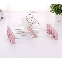 ราคา เก็บโค้ดส่งฟรี ไม้แขวนเสื้อ ไม้แขวนกางเกง มีที่หนีบในตัว ไม้หนีบกางเกง มี2สี ชมพู ฟ้า (9052692719)