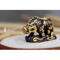 ราคา เครื่องราง หมูหนุนดวง แท้ หลวงพ่อหวั่น วัดคลองคูณ จ พิจิตร ปี2561 เนื้อโลหะรมมันปูปิดทอง (15945434625)