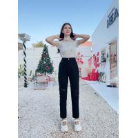 ราคา 9022 กางเกงยีนส์ทรงบอยสุดเเซ๊บเเบบทันสมัย เอวสูงสไตล์เกาหลีดีเทลใหม่ปักแต่งขาด ทรงพอดีตัว เก็บหุ่นเก็บพุงผ้าไม่ยืด ปลายขาไม่รัดเท้า ใส่พับขาขึ้นก็ดูมีสไตล์ ทรงเป๊ะมากค่ะ เเต่งกระเป๋าหน้าเก๋ๆ งานสวยฮิต