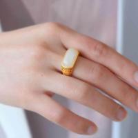 ราคา 1974 แหวนทองมรกตวิธีการโบราณสีทองหยกสีขาวหยกเครื่องประดับมือพลอยสีฟ้าทรงรีอารมณ์แหวนหยกสีเขียวผู้หญิง (18510965062)