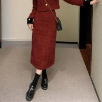 ราคา เสื้อโค้ทสั้นสไตล์ชาแนลแบบปะต่อสไตล์ตะวันตกดูแพงแบบใหม่ฤดูใบไม้ร่วงและฤดูหนาว2023เซ็ตกระโปรงแหวกข้างสำหรับสุภาพสตรี (21175021155)