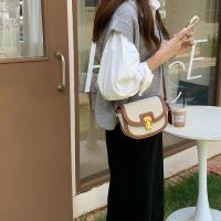 ราคา พร้อมส่ง Kiki bag กระเป๋าสะพาย ขอบสีน้ำตาล (16966369316)