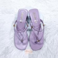 ราคา W555 8 รองเท้าแฟชั่นผู้หญิงส้นแก้วลอน 2 ชั้น สูง 2 นิ้วแบบสวมหูคีบตกแต่งด้วยอะไหล่เพชรน่ารักๆ (20273116063)