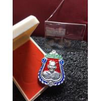 ราคา หลวงพ่อพัฒน์แท้ หลวงพ่อพัฒน์ วัดห้วยด้วน รุ่นเสมารวยชนะจน ลงยาแดง ขอบน้ำเงิน เนื้อปีกเครื่องบิน พร้อมกล่อง สภาพสวย รับประกันพระแท้ (7461053275)