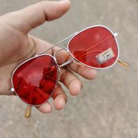ราคา แว่นกันแดด กรอบแว่นตา แว่นตาวินเทจ ชินตา แว่นเก่าเก็บยุค 90s รุ่น Little Red 90s ทรงตี๋ใหญ่ ขนาดเล็ก กรอบสีเงิน เลนส์สีแดง แข็งแรง วินเทจแท้ (17017647066)