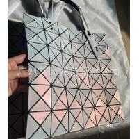 ราคา 2023 Limited Drawstring Bucket Bag Womens Fritillaria Tone Strap Bag Geometric Diamond Checker One Shoulder Crossbody Bag (20008337655)