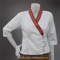ราคา เสื้อเจ้านาง เสื้อผ้าฝ้าย ทรงเจ้านางป้าย กระดุม 3 เม็ด แต่งเทป เข้ารูปแขนสามส่วน สีขาว ฟ้า ม่วง เหลือง แดง เสื้อพื้นเมือง เสื้อหม้อฮ่อม เสื้อหม้อห้อม เนื้อผ้าชินฝ้ายมัยอย่างดี (6878986229)