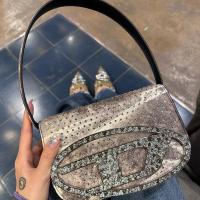 ราคา Niche Design Diesel Underarm Jingle Bag 2023 New Fashion All Match One Shoulder Messenger Portable Fashion Small Square Bag (20663475148)