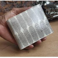 ราคา กระเป๋า 2 พับ สีขาว กระเป๋าหนังงู ทะเล เป็นหนังงูแท้ ทั้งภายนอกภายใน ลวดลายของงูทะเล เด่นชัดมาก (16123928139)