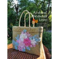 ราคา ทรงกล่องปิคนิค กระเป๋า กระจูด กระเป๋า สาน ตกแต่งด้วยช่อดอกไม้ ช่อใหญ่ขนมาทั้งสวน กระเป๋า ใบใหญ่จุของได้เยอะมากๆจ้า ขนาด12 10 นิ้ว (10842323261)