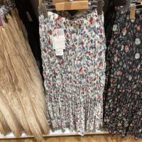 ราคา Uniqlo กระโปรงยาวจีบสำหรับผู้หญิงกระโปรงพลีทสไตล์ญี่ปุ่นและเกาหลีใต้กระโปรงดอกไม้ E435960 436032 438500 (17755791020)