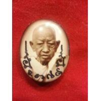 ราคา ล๊อกเก็ตรูปเหมือนครึ่งองค์ หลวงปู่ข้าวแห้ง ยิ้มรับทรัพย์ องค์ครู ฝังพระพิฆเนศ ฉากสีซีเปีย ขาว ดำ (20382665510)