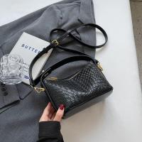 ราคา Uniqlo New Fashion version This years popular small bags for women in autumn are versatile 2023 new fashion single shoulder crossbody bag woven portable pillow bag (20374803451)