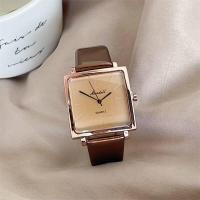 ราคา นาฬิกาข้อมือวินเทจหน้าปัดทรงสี่เหลี่ยมขนาดใหญ่สำหรับผู้หญิงแบบดั้งเดิมมองเห็นเวลาได้ง่ายนาฬิกาสายหนังหรูหราสำหรับธุรกิจผู้หญิง (20811654467)