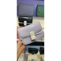 ราคา กระเป๋าทรงเต้าหู้หนังวัวชั้นแรกหนังแท้แนววินเทจกระเป๋าแอร์โฮสกระเป๋าทรงกล่องกระเป๋าสะพายไหล่สะพายข้างแฟชั่นสำหรับผู้หญิงแบบใหม่ฤดูใบไม้ร่วงและฤดูหนาวปี2023 (18348292874)