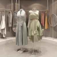 ราคา HOT หุ่นโชว์เสื้อผ้าเหล็กดัดสีทอง สไตล์ยุโรปเหล็กรูปแบบยืน ผู้หญิง Prop ชุดแต่งงานถ่ายภาพเสื้อผ้าชั้นวาง ไม้แขวนเสื้อผู้หญิงแบบเต็มต ขาตั้งจอแสดงผล (18673092014)