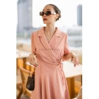 ราคา พร้อมส่ง เดรสคอปกผูกป้ายหน้า แต่งจับจีบเอว เดรสชายระบาย งานป้าย Vshop (19494478590)