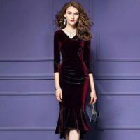 ราคา vivicoco กระโปรงหางปลาคอวีเซ็กซี่ผ้ากำมะหยี่สีทอง ชุดเดรสออกงานทางการ (20414886487)
