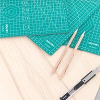 ราคา Deli 78402 Cutting Mat PVC A2 แผ่นรองตัดกระดาษ สีเขียว แบบสองด้าน PVC ขนาด A2 600 x 450mm อุปกรณ์สำนักงาน แผ่นรองตัด (7679289804)
