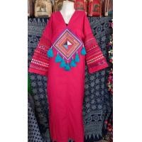 ราคา เดรสผ้าใยกัญชงสีแดง แต่งผ้าอาข่า ขนาด รอบอก 404244464850 ยาว48 (16447446908)