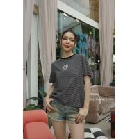 ราคา Mar di T shirt เสื้อยืดสุดฮิตที่พลาดไม่ได้เลยค่ะ งานชนช็อปแบรนด์ดังเกาหลีเลยค่าา คอลนี้ออกแบบเป็นลายทาง ดีเทลขอบคอตัดกับสีเสื้อ งานปัก (20734982643)